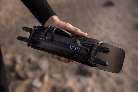 Harnais de taille ION Rival en noir avec barre d'écartement Spectre Bar 2 — détail