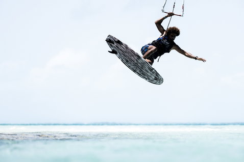 ION Basketball Shirt men tank top during kitesurfing over the ocean in dark charcoal