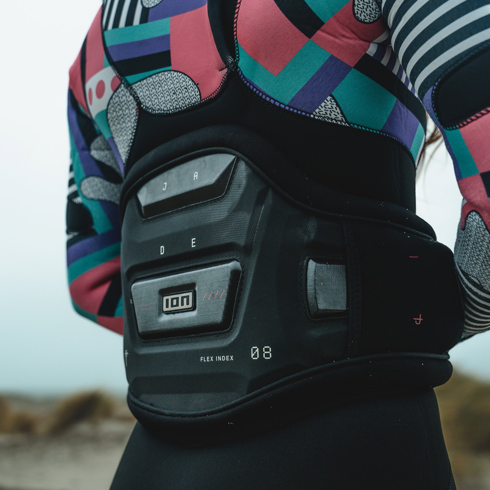 ION Jade women's waist harness in black with Ergo Pad lumbar support and Flex Index 08
