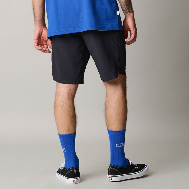 ION_Water_Socks-Ionic-long-unisex_Model-Pictures_3