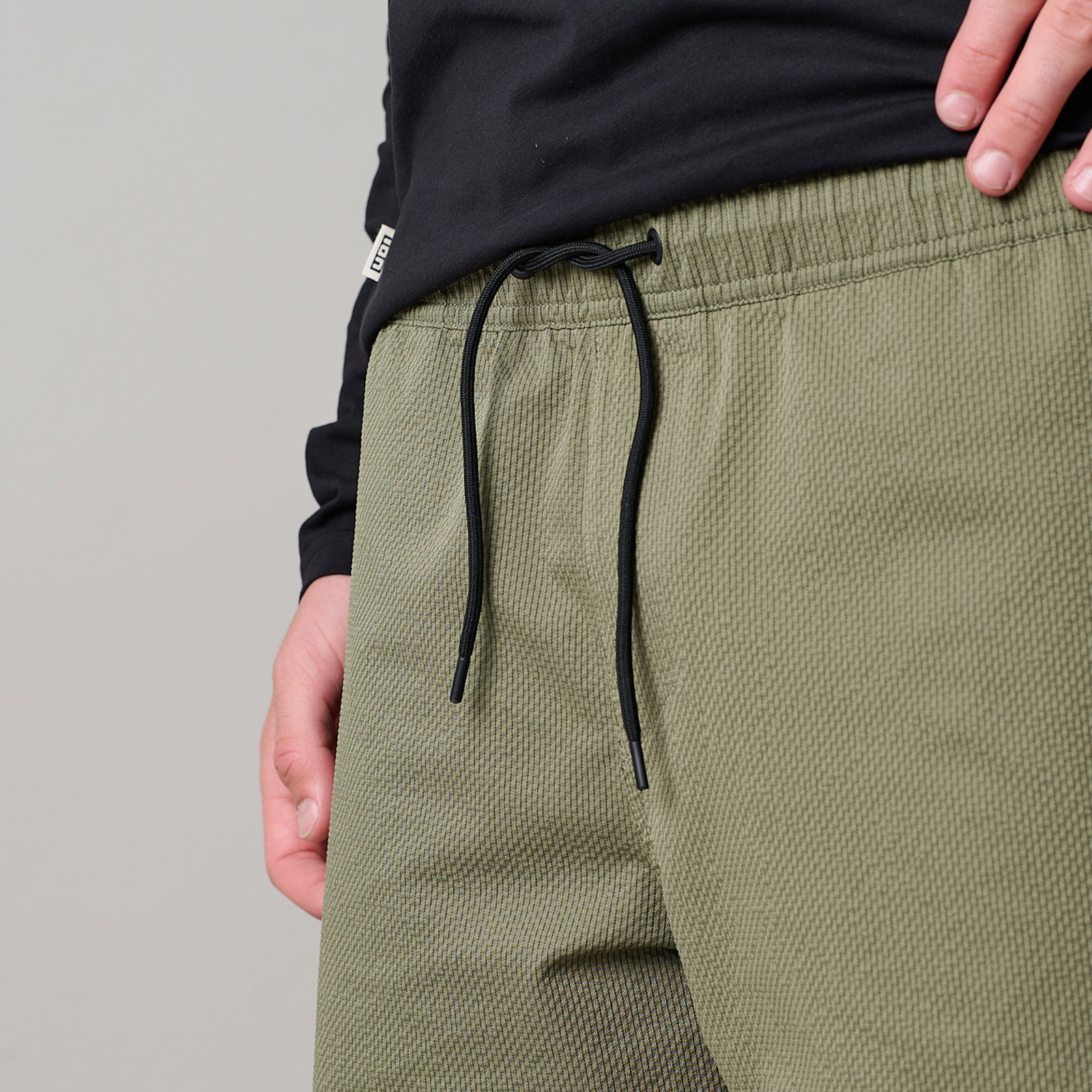 ION Slade 17" Boardshorts Herren in olive, Detailansicht Bund mit schwarzem Kordelzug