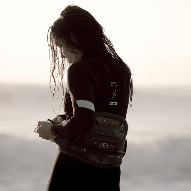 ION_Water_Waist-Kite-Nova_Model-Pictures_2