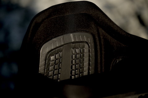 Harnais de taille ION Apex en noir – détail du soutien lombaire ergonomique Ergo Pad