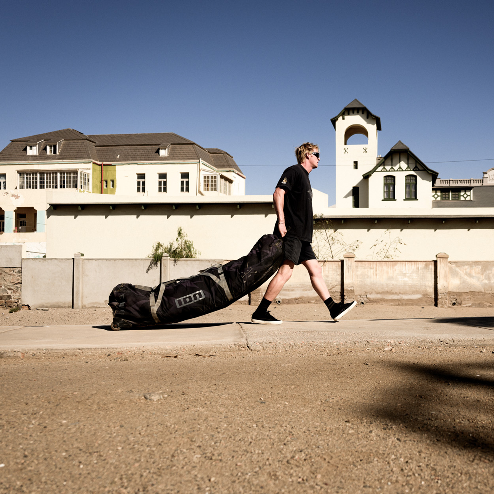 ION Gearbag Tec Golf kite travel bag during travel on a sunny street in a coastal town