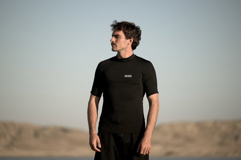 ION Thermo Top SS men short sleeve UV-protection top in black worn outdoors