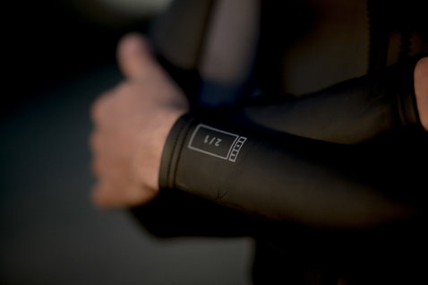ION Neo Zip Top top in neoprene 2/1mm manica lunga uomo in nero, dettaglio manica