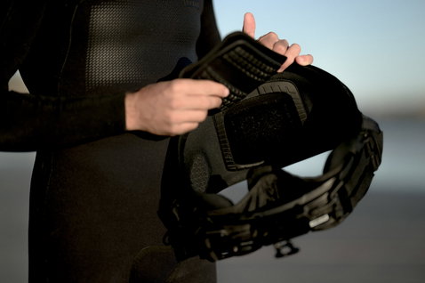 Harnais de taille ION Riot Curv en noir avec plaque dorsale 3D et rembourrage alvéolaire