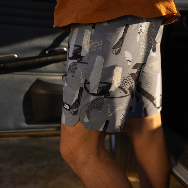 ION_Water_Boardshorts-Ionic-19"-men_Model-Pictures_5