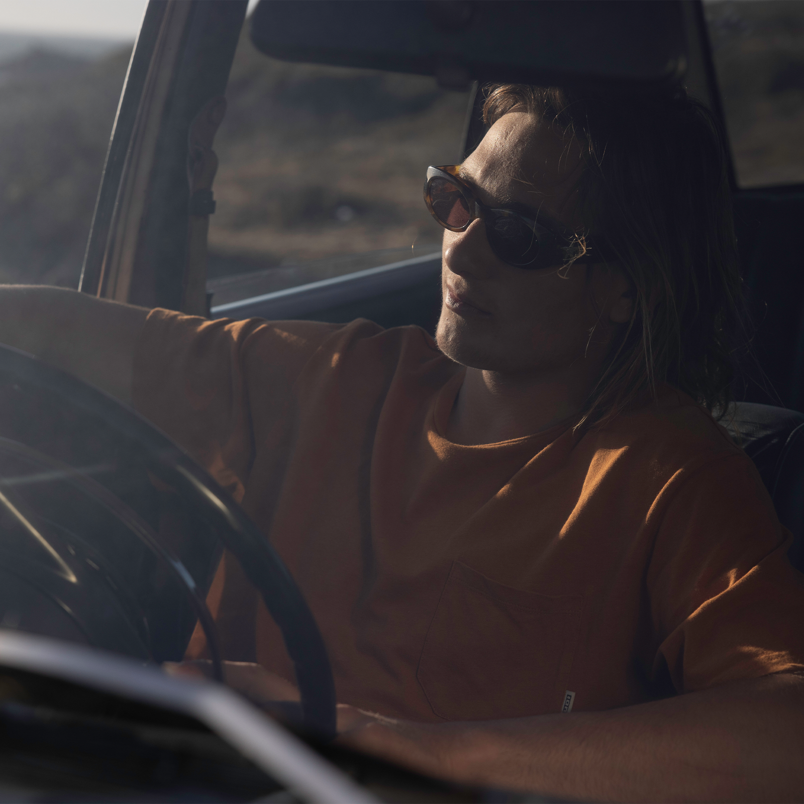 ION Mood short-sleeve t-shirt men in sand orange during a road trip in a vintage vehicle