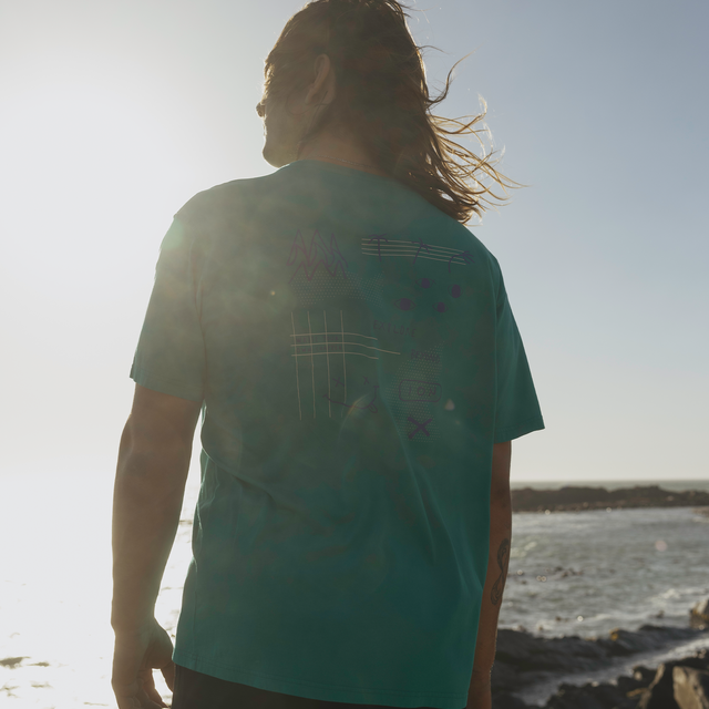 ION_Water_Tee-Graphic-SS-men_Model-Pictures_1