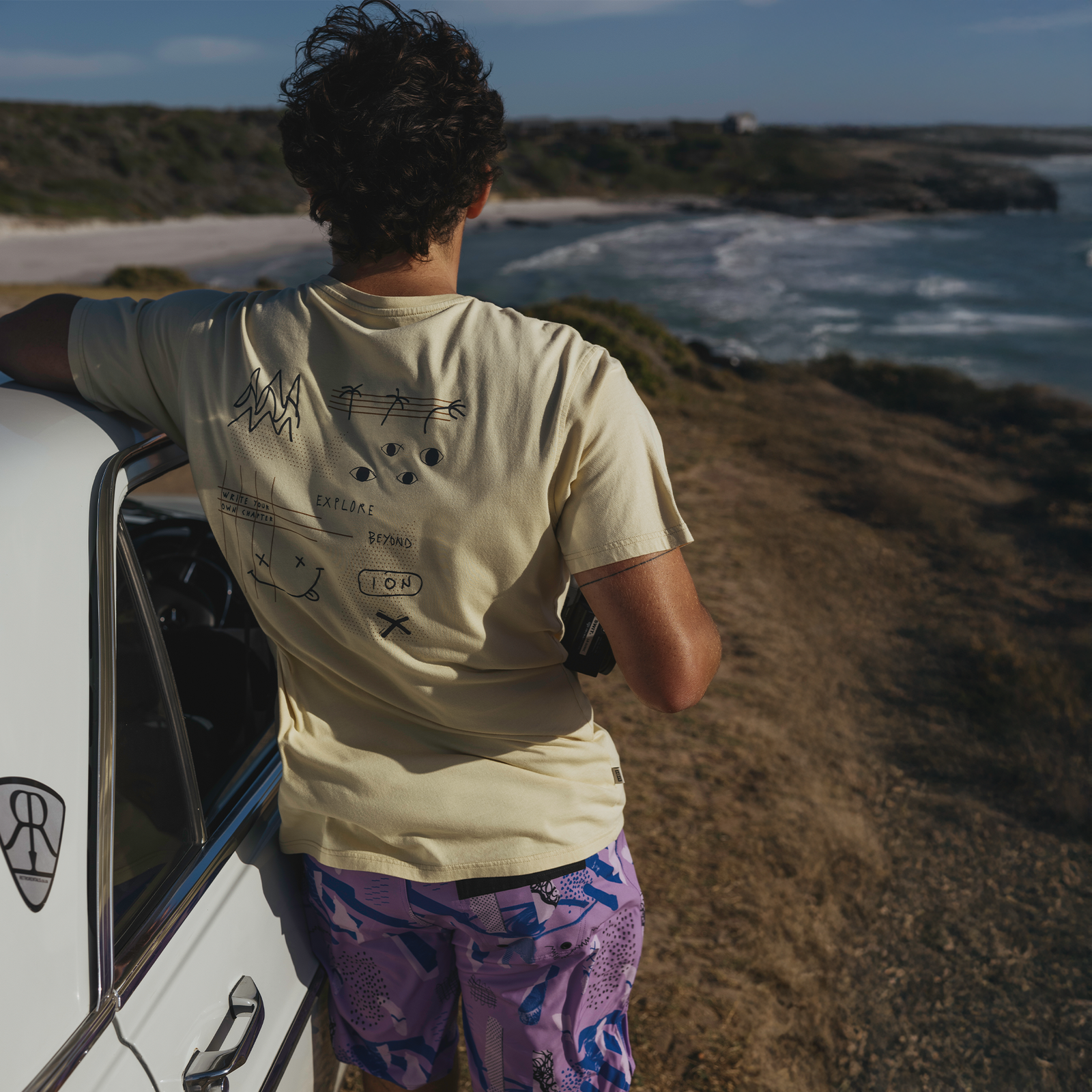 ION Tee Graphic SS men's t-shirt in sand with backprint at the coast