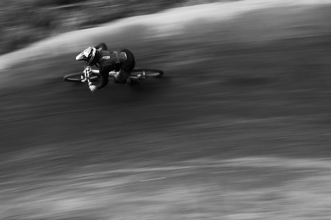 ION ARCON HD Pro chest protector during freeride mountain biking on trail