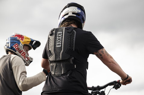 ION Bike ARCON HD Pro chest and back protector during mountain bike freeride in black and grey