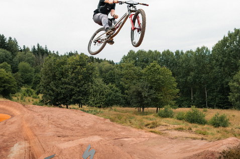 ION Bike ARCON HD Pro chest protector during mountain biking at a dirt jump bike park