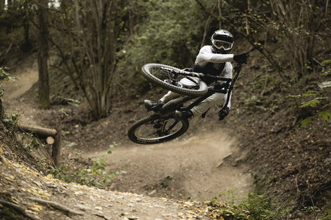 ION Scrub Amp LS BAT long sleeve cycling jersey in off-white during freeride mountain biking in forest