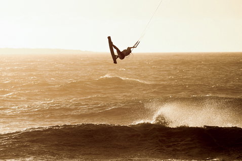 ION Amaze Long Pants pantaloni in neoprene 1,5 mm durante il kitesurf sull'oceano