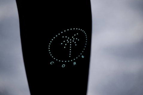 ION Amaze Core 3/2mm front-zip fullsuit in black — logo detail