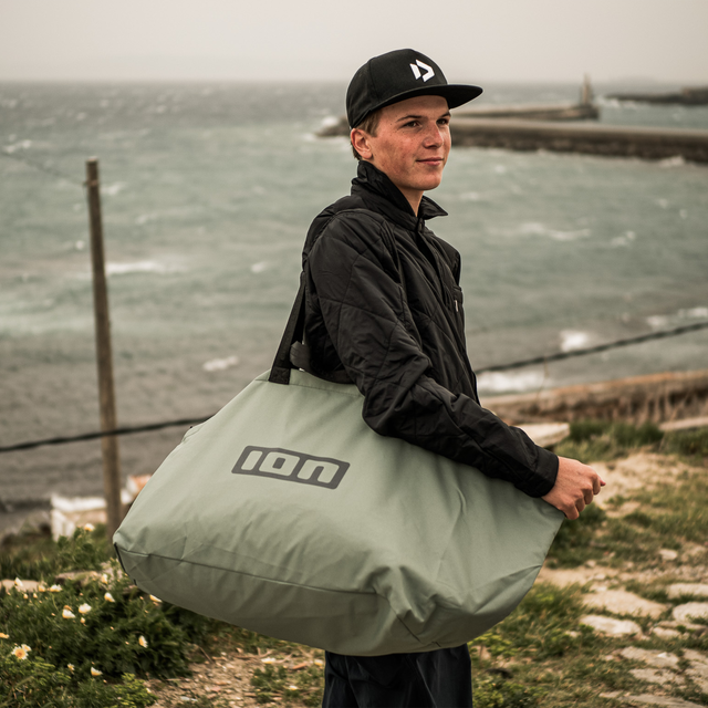 ION_Water_Session-Bag_Model-Pictures_1
