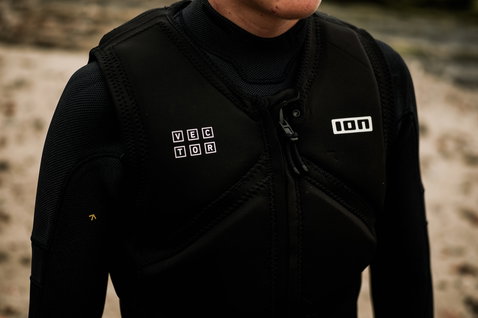 ION Vector Core impact vest front zip men in black during kitesurfing at the beach