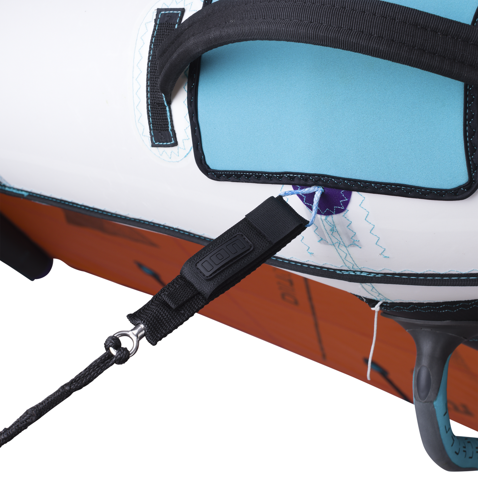 ION Core Extended wing wrist leash 4-5'5" in black – attachment detail closeup