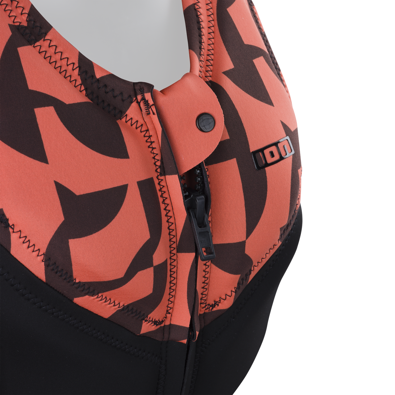 ION Ivy Impact Vest Front Zip Damen in koralle und schwarz mit abstraktem Print, Detailansicht Frontreisverschluss