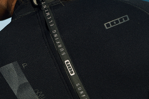 ION Amaze Amp Shorty Neoprenanzug Langarm Rückenreißverschluss Damen in schwarz – Rückendetail