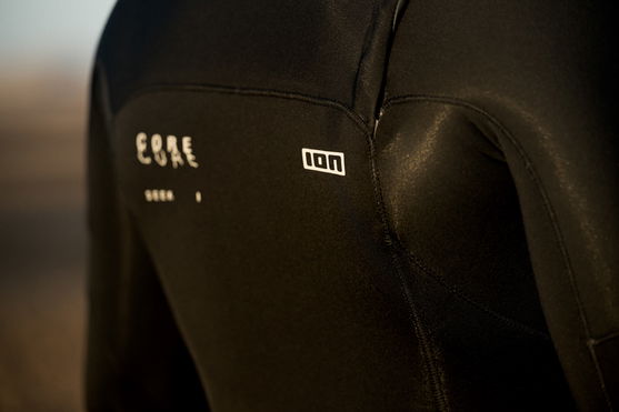 ION_Water_Seek-Core-3/2-Shorty-LS-Front-Zip-men_Action-Shots_4