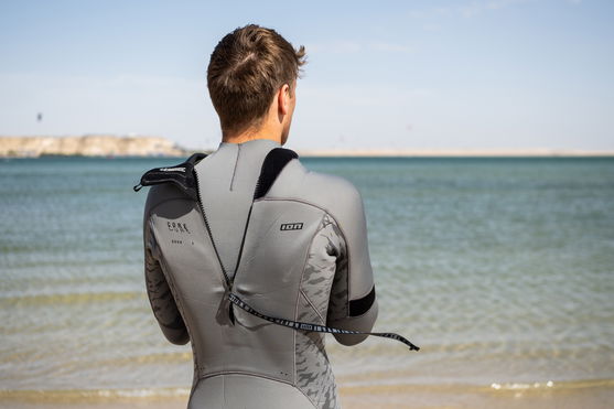 ION_Water_Seek-Core-4/3-Back-Zip-men_Action-Shots_2