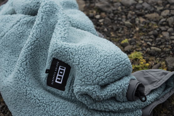 ION_Water_Storm-Coat-unisex_Action-Shots_11