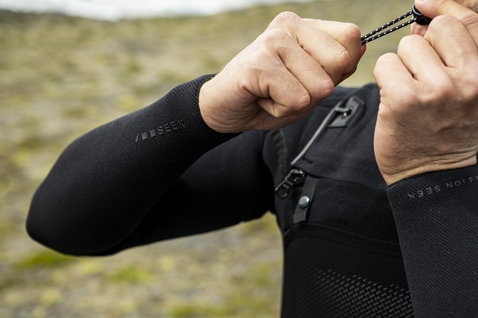 ION Seek Select muta integrale con cappuccio zip frontale 5,5/4,5 mm in nero in Islanda