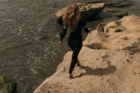 ION_Water_Amaze-Core-5/4-Front-Zip-women_Action-Shots_9