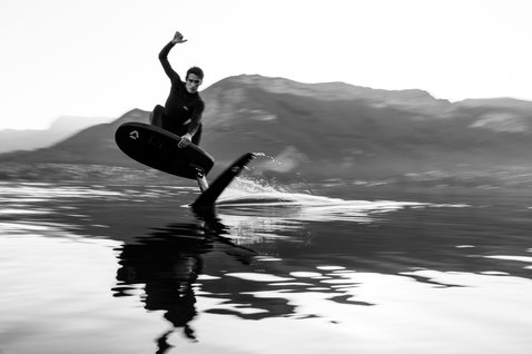 ION Water Surf Shield bottom tights short unisex in black during foiling on the lake
