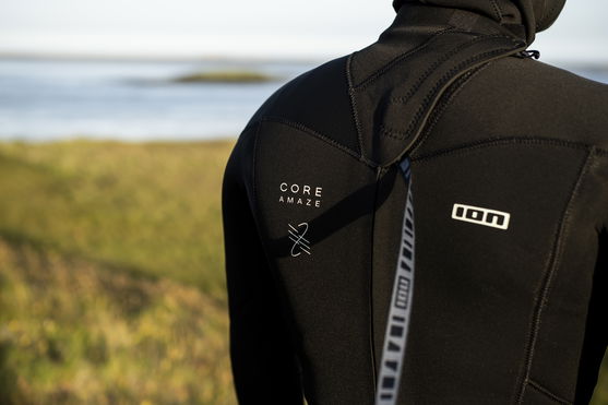 ION_Water_Amaze-Core-4/3-Front-Zip-women_Action-Shots_3