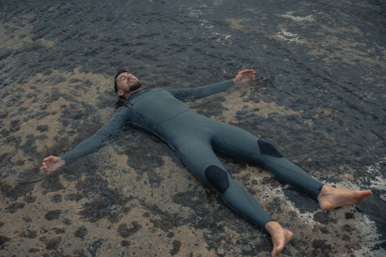 ION_Water_Seek-Core-4/3-Front-Zip-men_Action-Shots_5