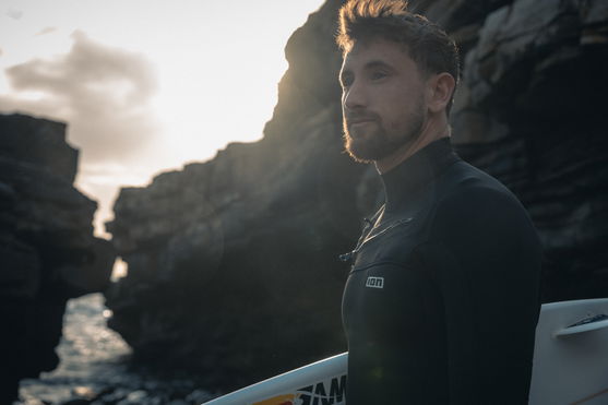 ION_Water_Seek-Core-3/2-Front-Zip-men_Action-Shots_10