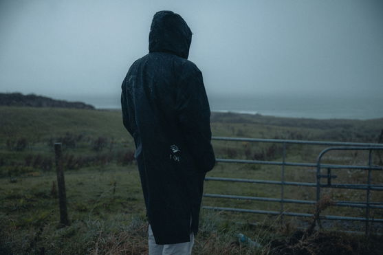 ION_Water_Storm-Coat-unisex_Action-Shots_16