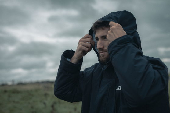 ION_Water_Storm-Coat-unisex_Action-Shots_15