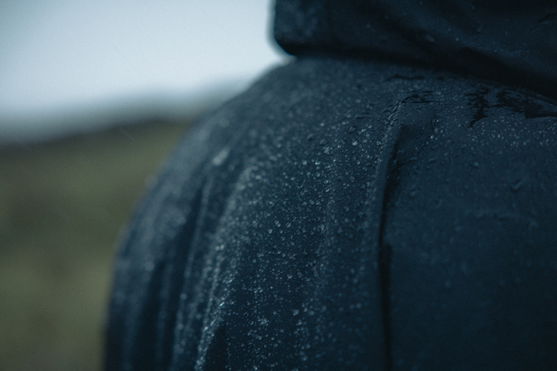 ION_Water_Storm-Coat-unisex_Action-Shots_14