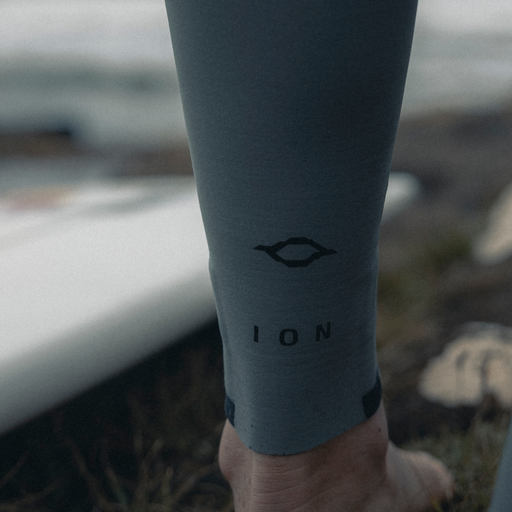 ION_Water_Seek-Core-5/4-Front-Zip-men_Model-Pictures_2