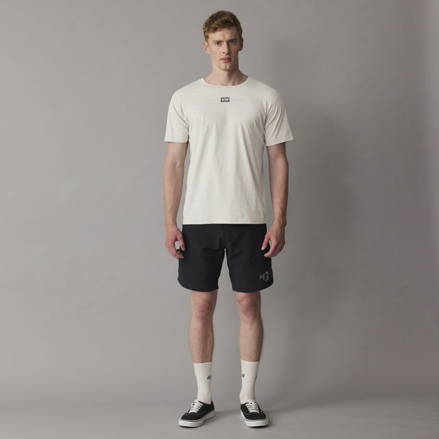 ION_Water_Tee-Graphic-SS-men_Model-Pictures_1