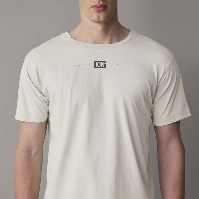 ION_Water_Tee-Graphic-SS-men_Model-Pictures_3
