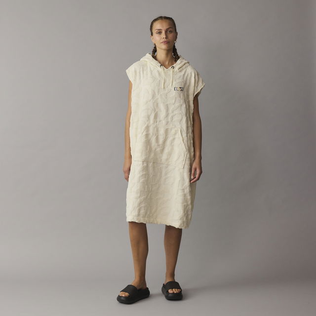 ION_Water_Poncho-Select-Reefside_Model-Pictures_6