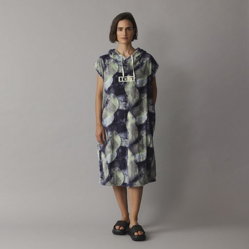 ION_Water_Poncho-Core-Lumen_Model-Pictures_1