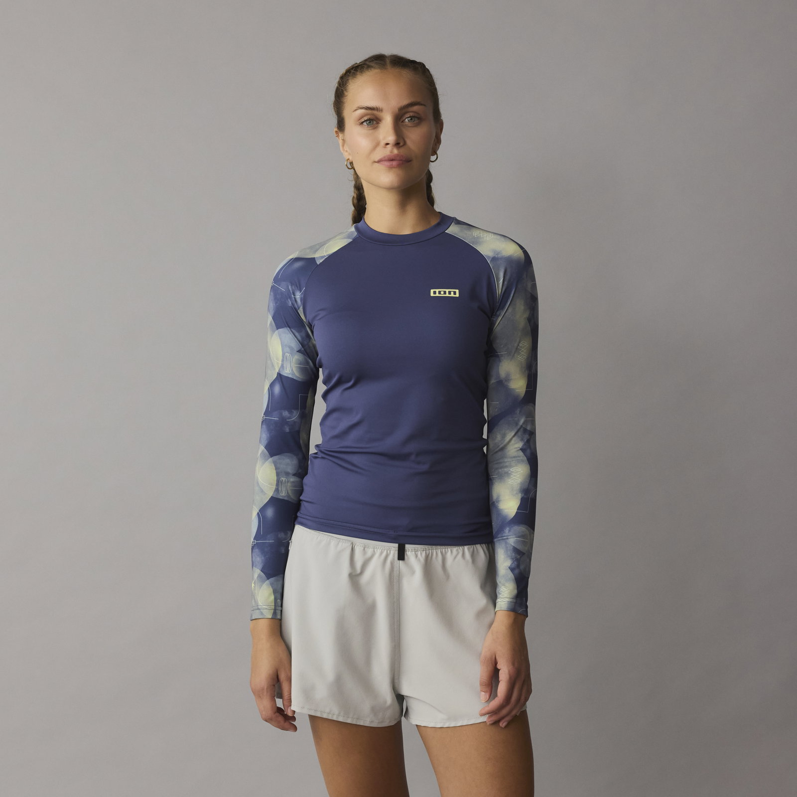 ION Lizz Damen Rashguard langarm in mitternachtsblau mit Quallen-Print an den Ärmeln