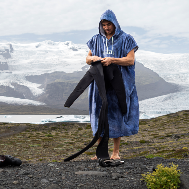 ION_Water_Poncho-Core_Model-Pictures_5