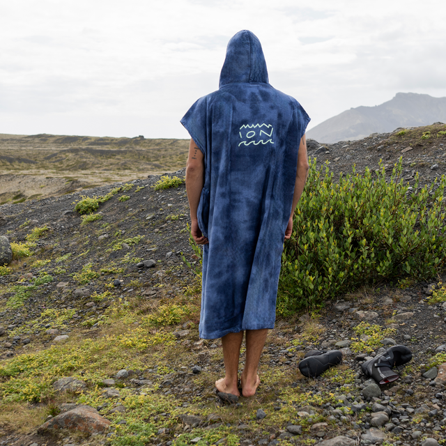 ION_Water_Poncho-Core_Model-Pictures_6