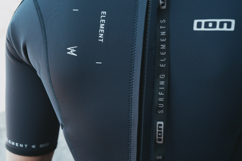 ION Element 2/2 mm Backzip Shorty Neoprenanzug Herren in dunkelblau – Rückendetail