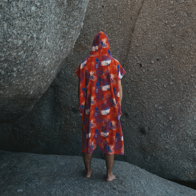 ION_Water_Poncho-Core-Lumen_Model-Pictures_7