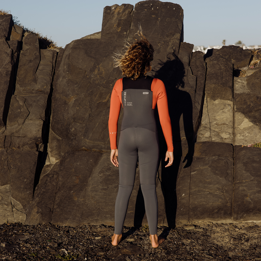 ION_Water_Capture-4/3-Front-Zip_Model-Pictures_2