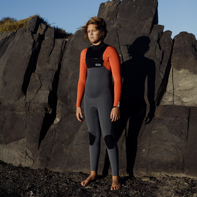 ION_Water_Capture-4/3-Front-Zip_Model-Pictures_1